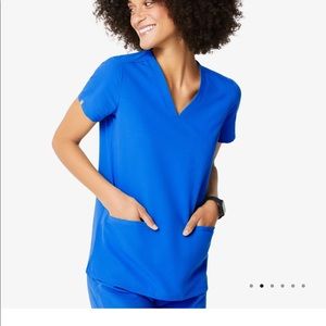Women’s Figs scrub top